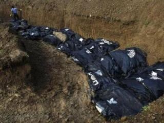 Thảm họa sau bão tại Philippines: Chôn tập thể nạn nhân